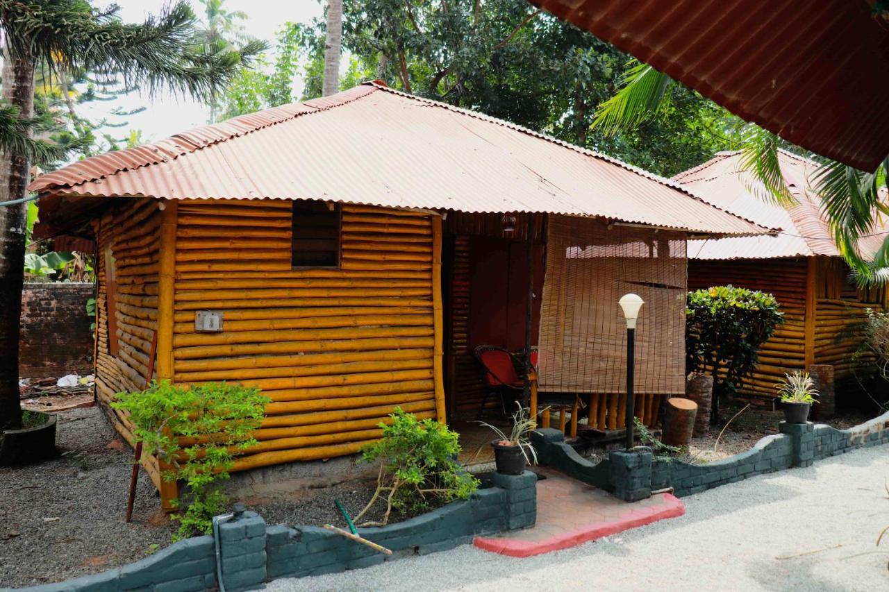 Kerala Bamboo House Hotel Varkala Esterno foto